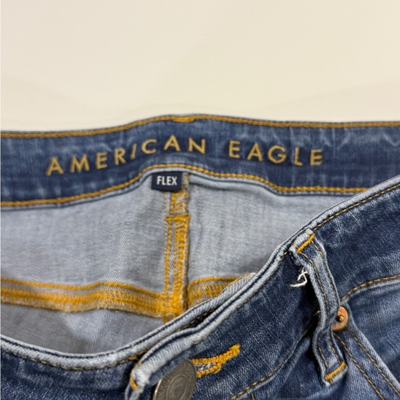 Men’s American Eagle Outfitters Flex Slim Straight Jeans in Medium Blue - Picture 4 of 8